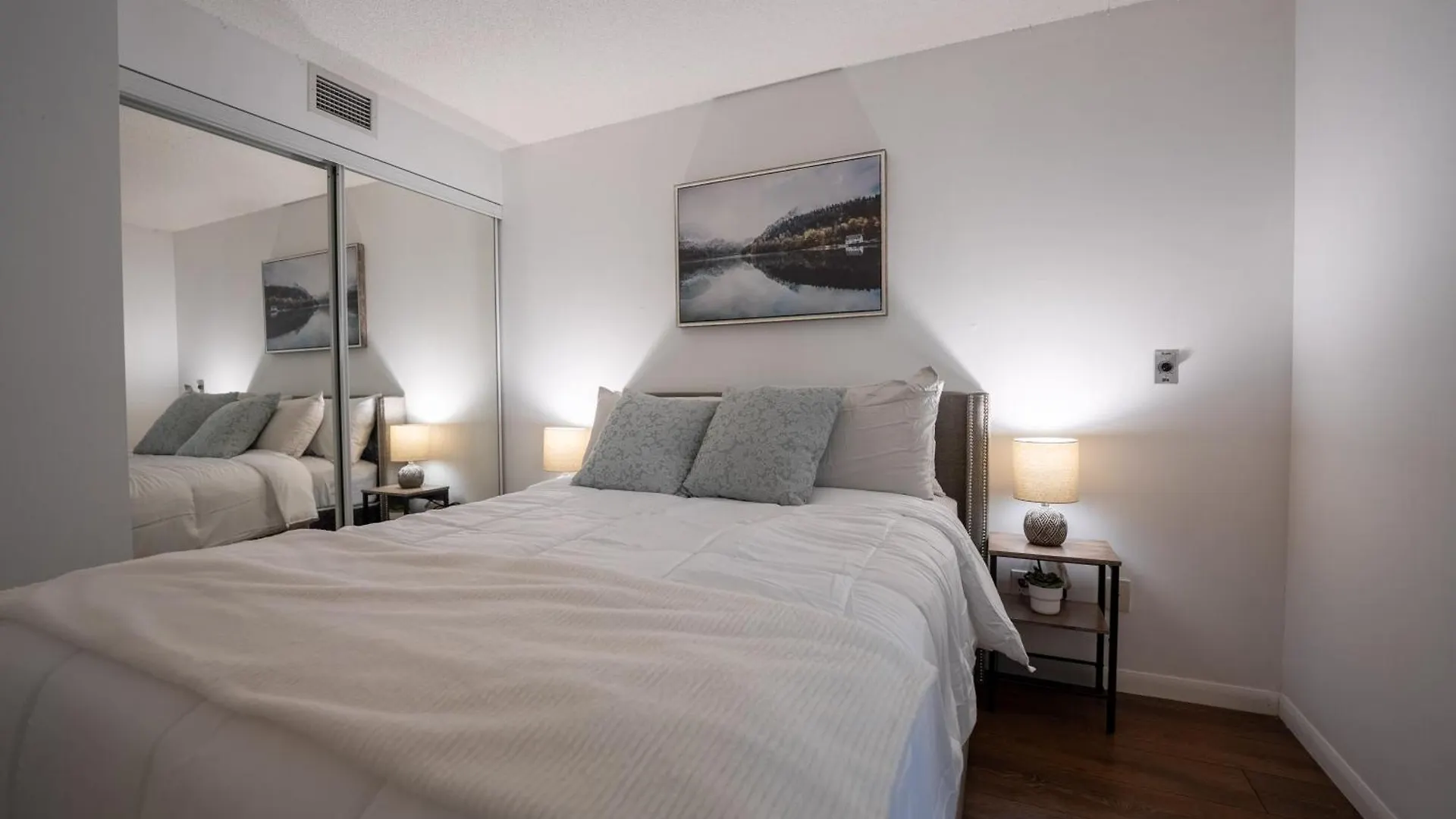 Fort York Apartments 多伦多